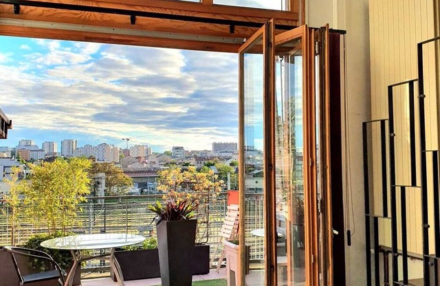 Atypical loft with large terrace 500m from Paris