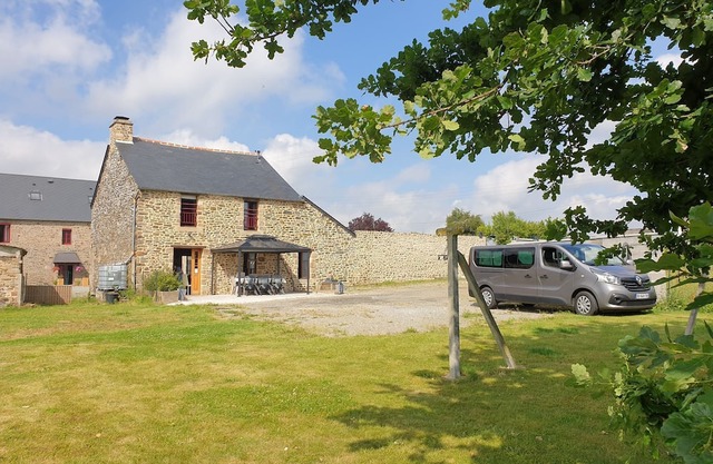 Old sheepfold in the bay of Mont Saint Michel for 8 persons PMR animals ok