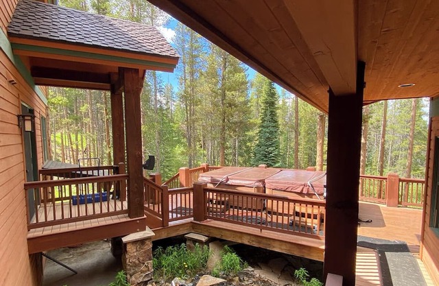 8-bedroom house in Breckenridge with Private Hot Tubs and BBQ