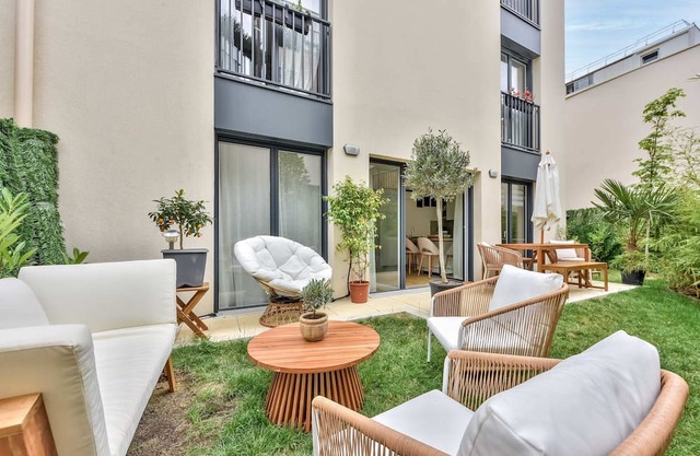 New Charming Duplex flat and Garden Oasis-Boulogne