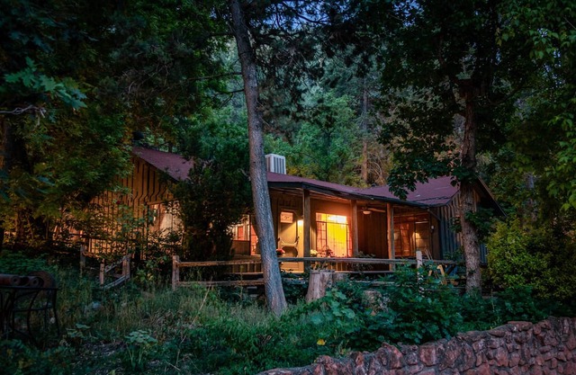 Sedona Cabin w/Grill, Steps to Hiking!