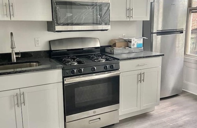 409- 3 Bed/2Bth Apt W Stainless Steel Appliances!