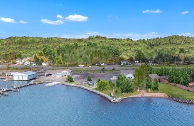 Cabins 3 & 4 - Pontoon boat, snowmobile rentals available next door!