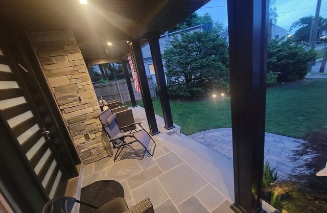 Huge Modern open layout 7 Br 4.5 bath entertaining home