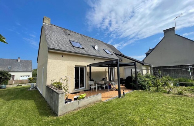 Holiday Home 'Maison Proche Mer Avec Jardin' with Private Terrace, Wi-Fi and Air Conditioning