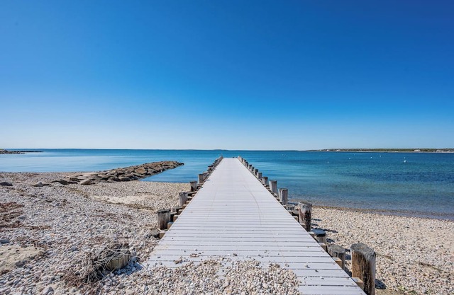 Waterfront in Nyes Neck