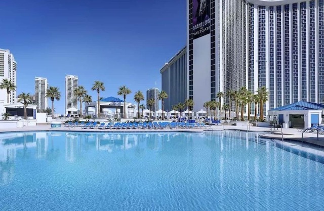 Tennis Courts & Outdoor Hot Tub Apt Near Strip
