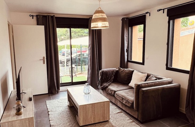 Appartement Cosy, Paris Jo2024, Astérix, Château de Chantilly, Charles de Gaulle