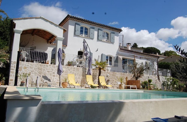 Location Saisonnière Villa Avec Piscine à Débordement