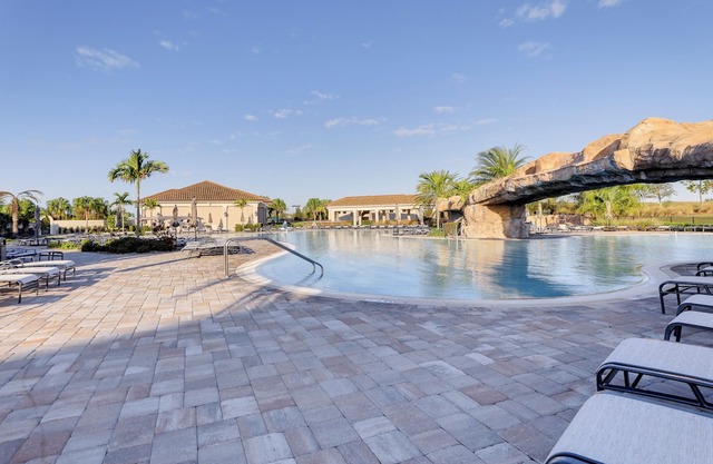 Bradenton Condo on Golf Course: Steps to Pool!