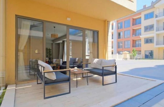 Vista - Stunning Chic 2BR Apt w/ Terrace