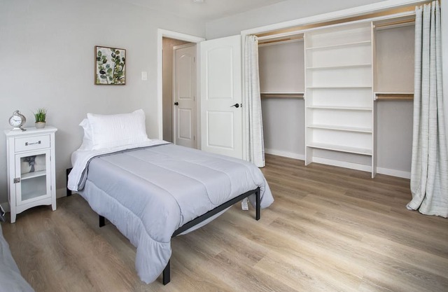 2020 Remodel, 1/2 Mile to Restaurants, Shopping, Hiking, Dog Park.