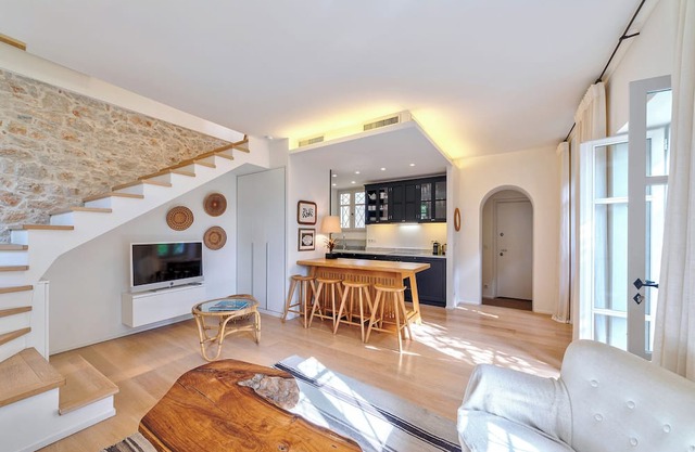 Charming town house in the heart of the village of Saint-Jean-Cap-Ferrat,