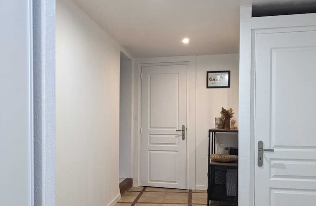 Calm, spacious apartment; 23 minutes from an RER station in the Chevreuse Valley