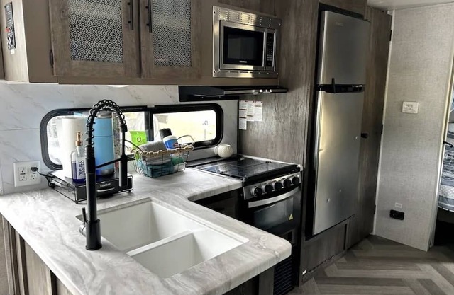 Cozy camper less than a mile from the beautiful Lake Cumberland!