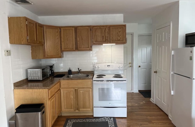 Cozy 1 bedroom apartment in Bergen County. Just 20 mins from NYC.