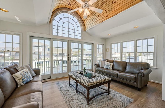 4BR Family Waterfront with Pool - Private Dock