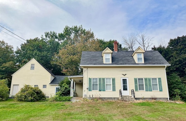 Charming home near town, Lake Wentworth & Lake Winnipesaukee