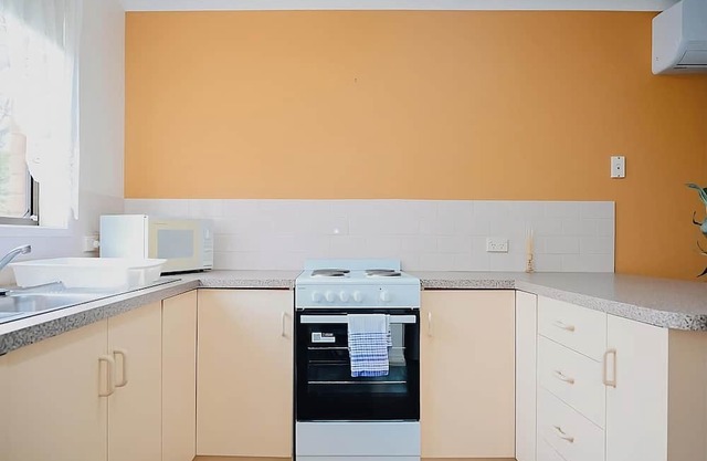Near Murray River A Lovely Holiday Unit in Moama