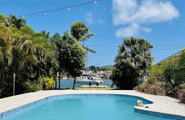 Spacious & unique 4BR waterfront Villa w/ pool close to everything in Rodney Bay