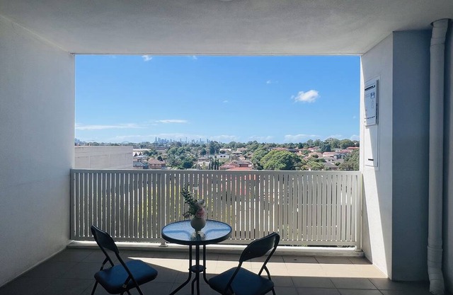 Two Bedroom Apartment Burwood Free parking, close to park, Westfield & Train St