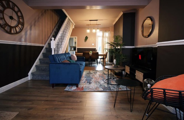 Cosy 3BR Home| Scenic Views| Ideal for Walks & Work