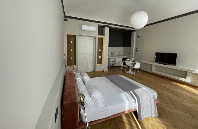 Duomo 12 , nel Centro di Modena