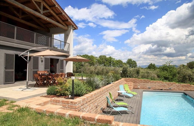 Villa with saltwater pool with olives & hazelnuts