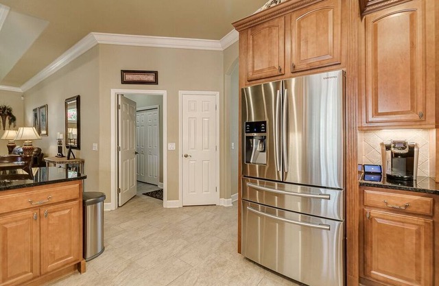 Beautiful 4/2 bath, 2600 sq ft home in gated subdivision. pool and hot tub