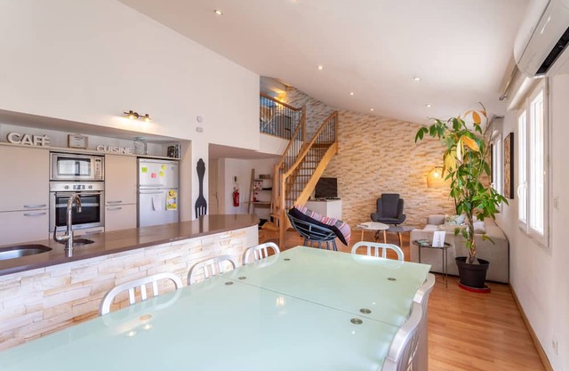 Apartment 'Le 38 Duplex Familial' with Wi-Fi and Air Conditioning