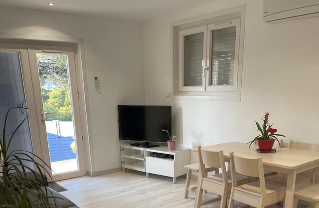 Appartement 4 Personnes Avec Terrasse Dans la Pinède au Coeur de la Provence