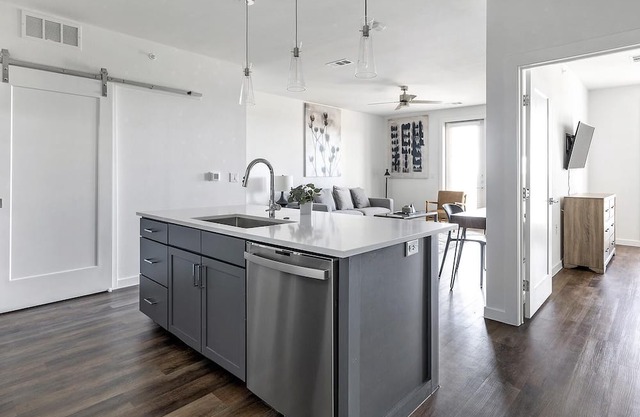 Modern Apartment in Prime Location (ID1403X650)