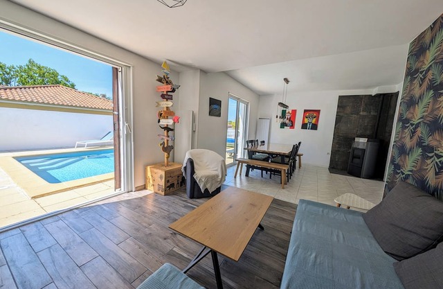 House with pool close to beaches