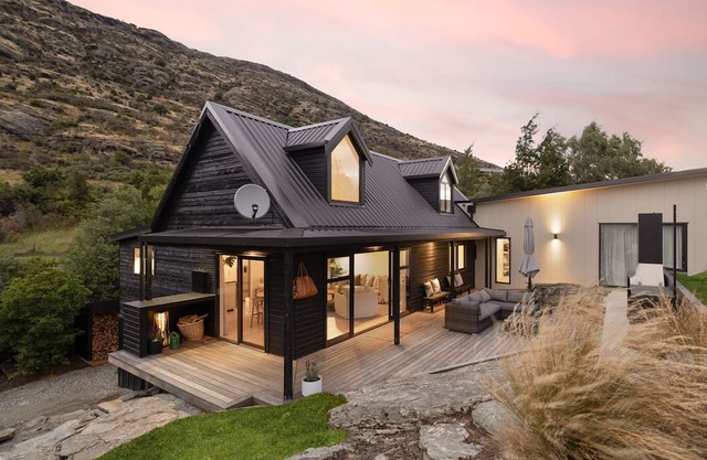Silverwood Haven a cosy, secluded home with mountain views