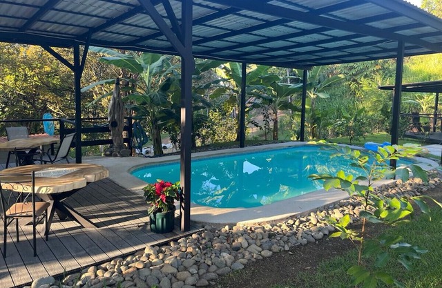Modern Jungle Cabana#6 - 1 Bedroom Queen bed & private bathroom, close to beach