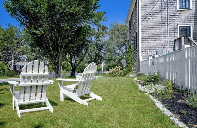 Spacious home in the heart of Marion's charming village. Bike/walk/swim & enjoy!