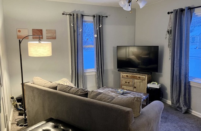 This charming bungalow is located 5 minutes from downtown! A cozy family home.
