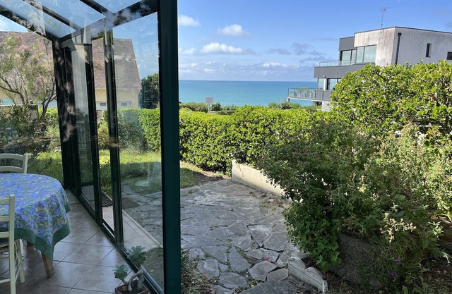 Maison Surplombant la Plage de Donville les Bains, vue sur mer