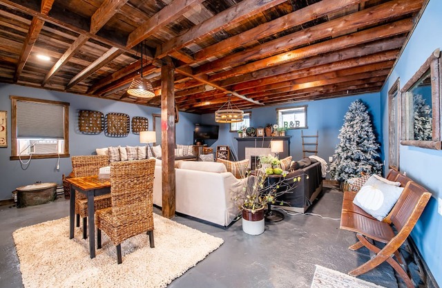 Cascade Farmhouse| Lake Placid!