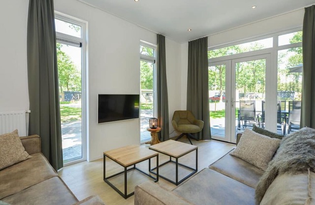 Pavilion 6 people with storage space