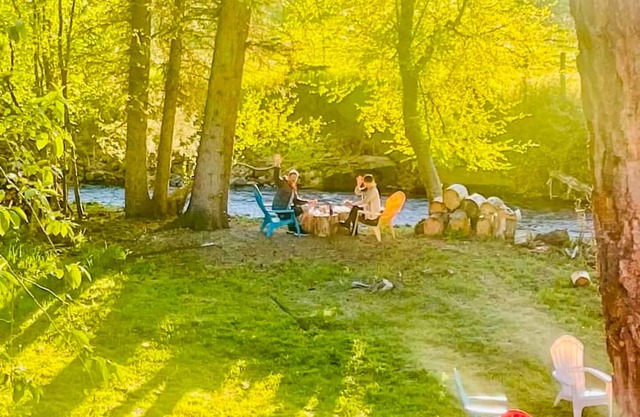 Camp-themed dog-friendly cabin with mountain views, firepit, & river access