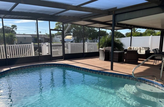 Backyard Retreat, located on saltwater canal- minutes from beach, restaurants...