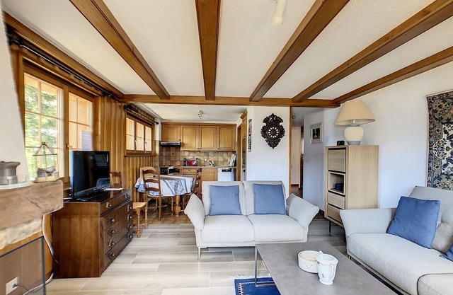 2 Bedroom apartment *** - 2nd floor - close to the sport centre and a bus stop, Verbier shuttle and