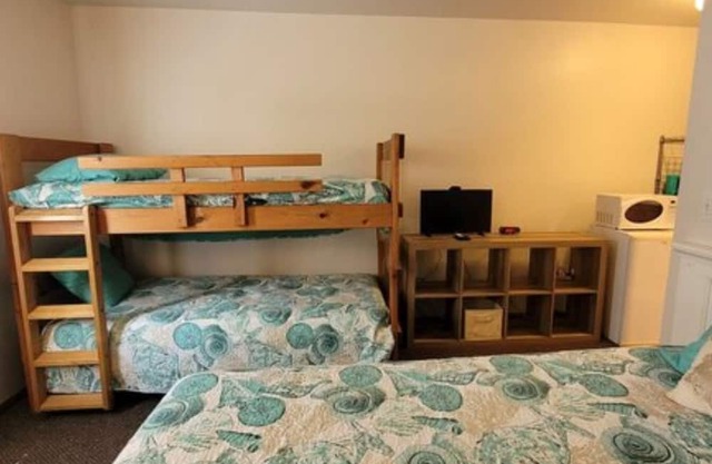 Motel Room #9 w/ Queen Bed
