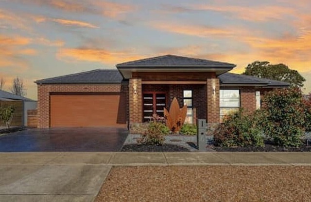 Windsor Castle - Modern 4 bedroom home