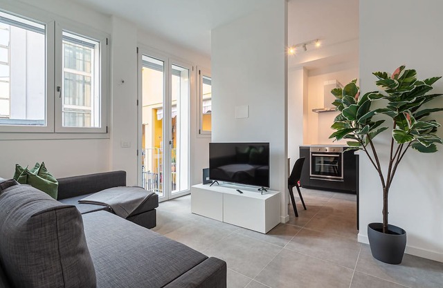 [1 min walk from Metro M1] The Modern Suites
