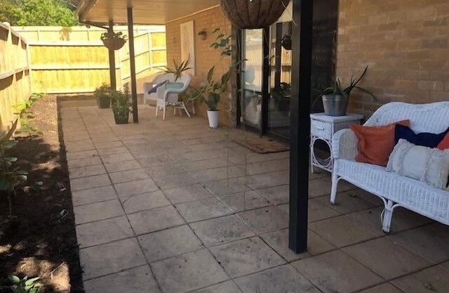 Private wing in the heart of Yarra Glen