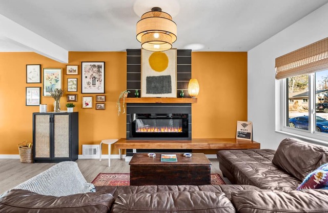 New Listing! Near Olde Town - Foosball / Firepit / Fireplace / Grill / Yard