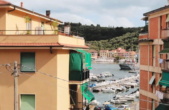 Sail into Portovenere Home w Parking & Balcony