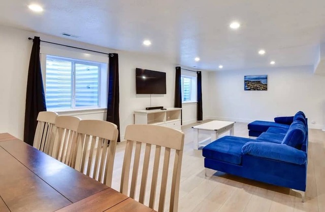 Moden Morgan Basement Apartment, Great for Families!